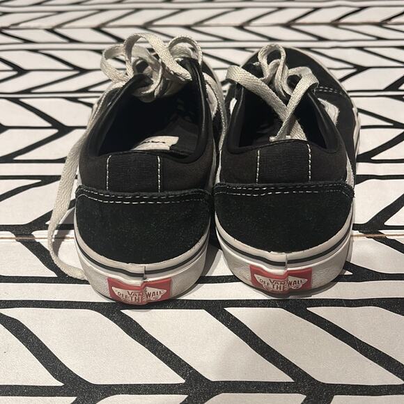 Kids Vans Classic black/white low top tie sneaker in size Youth 3 - Picture 3 of 6
